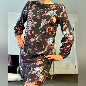 Long sleeve dress in grey with multi color flowers. Great for summer or office